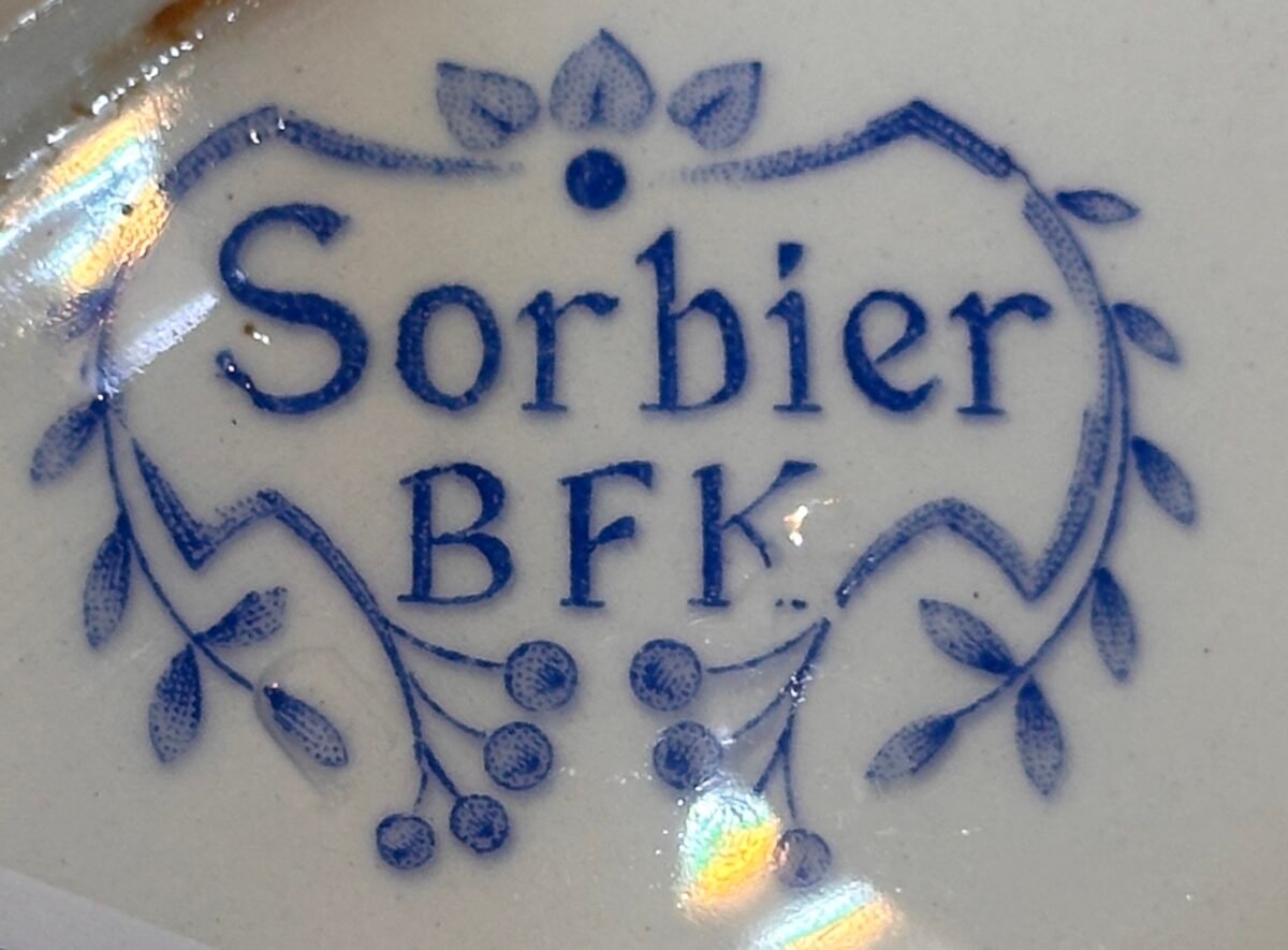Zuurschaal / Vleesschaal - B.F.K (Boch Frères Kèramis) - décor SORBIER uitgevoerd in helderblauw - Boch