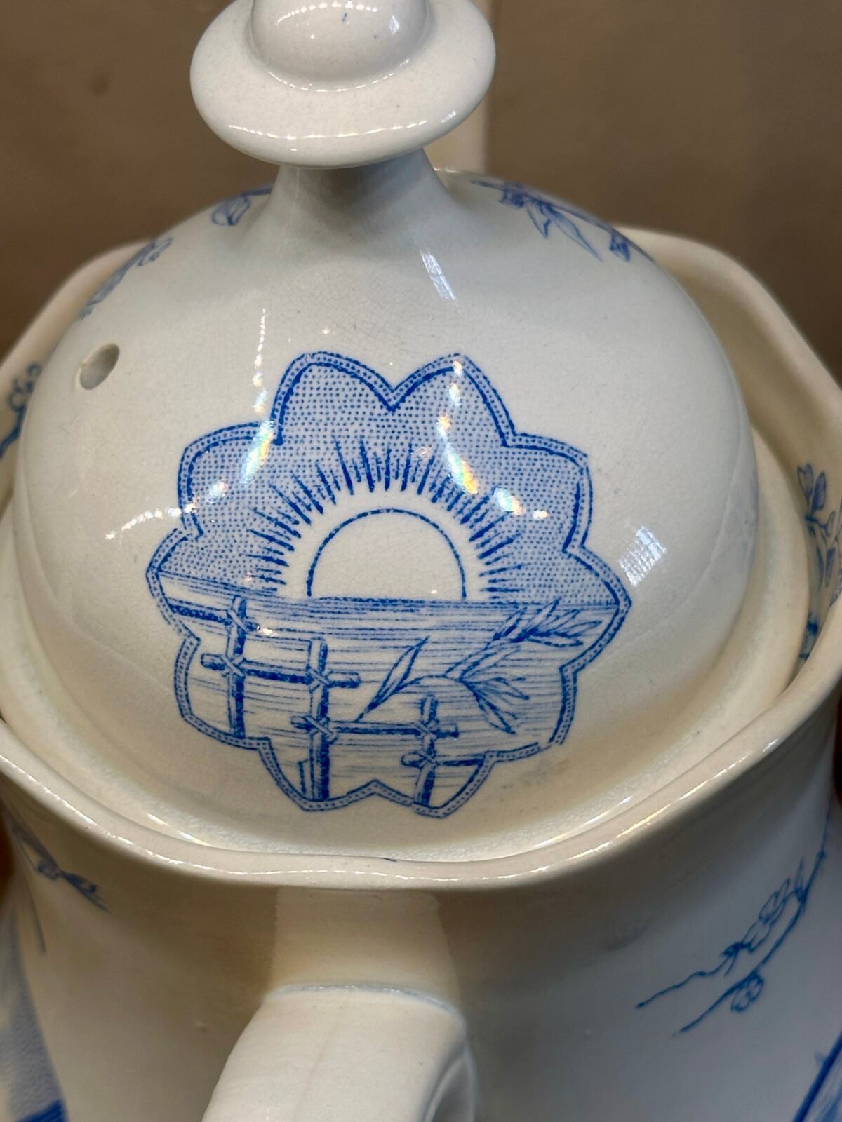 Koffiekan / Koffiepot - ongemerkt maar waarschijnlijk Nimy - décor uitgevoerd in blauw met soort orientaalse afbeeldingen - Nimy