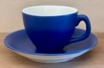 Kop en schotel - Koninklijke Goedewaagen Holland - uitgevoerd in mat donkerblauw met glad wit - FIESTA blue sky servies